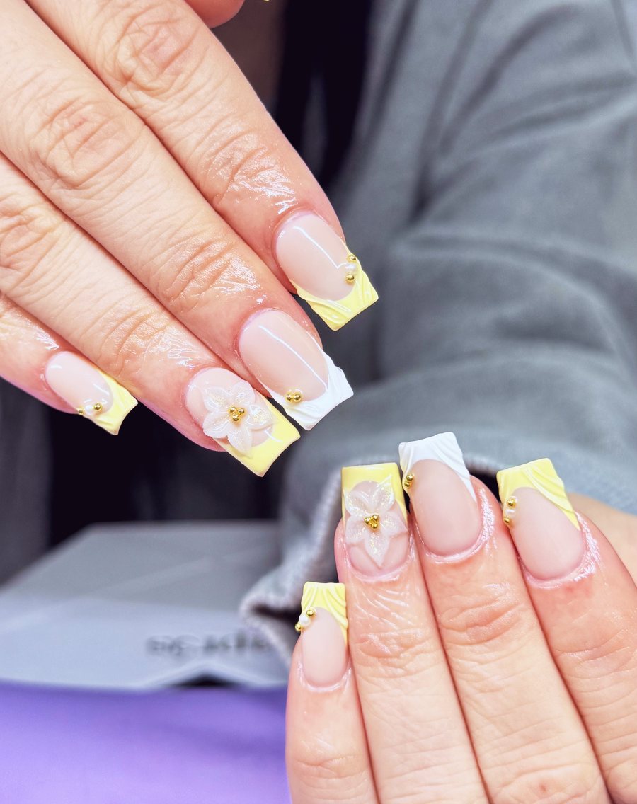 Square nude set with yellow French tips and flower accents